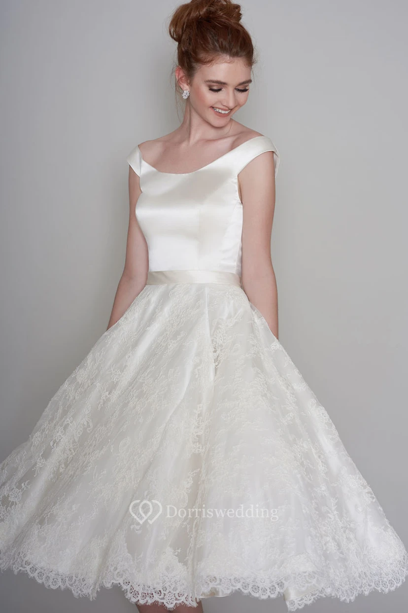 Schlichtes Brautkleid aus Satin und Spitze mit kurzen Ärmeln und Schleife in Teelänge
