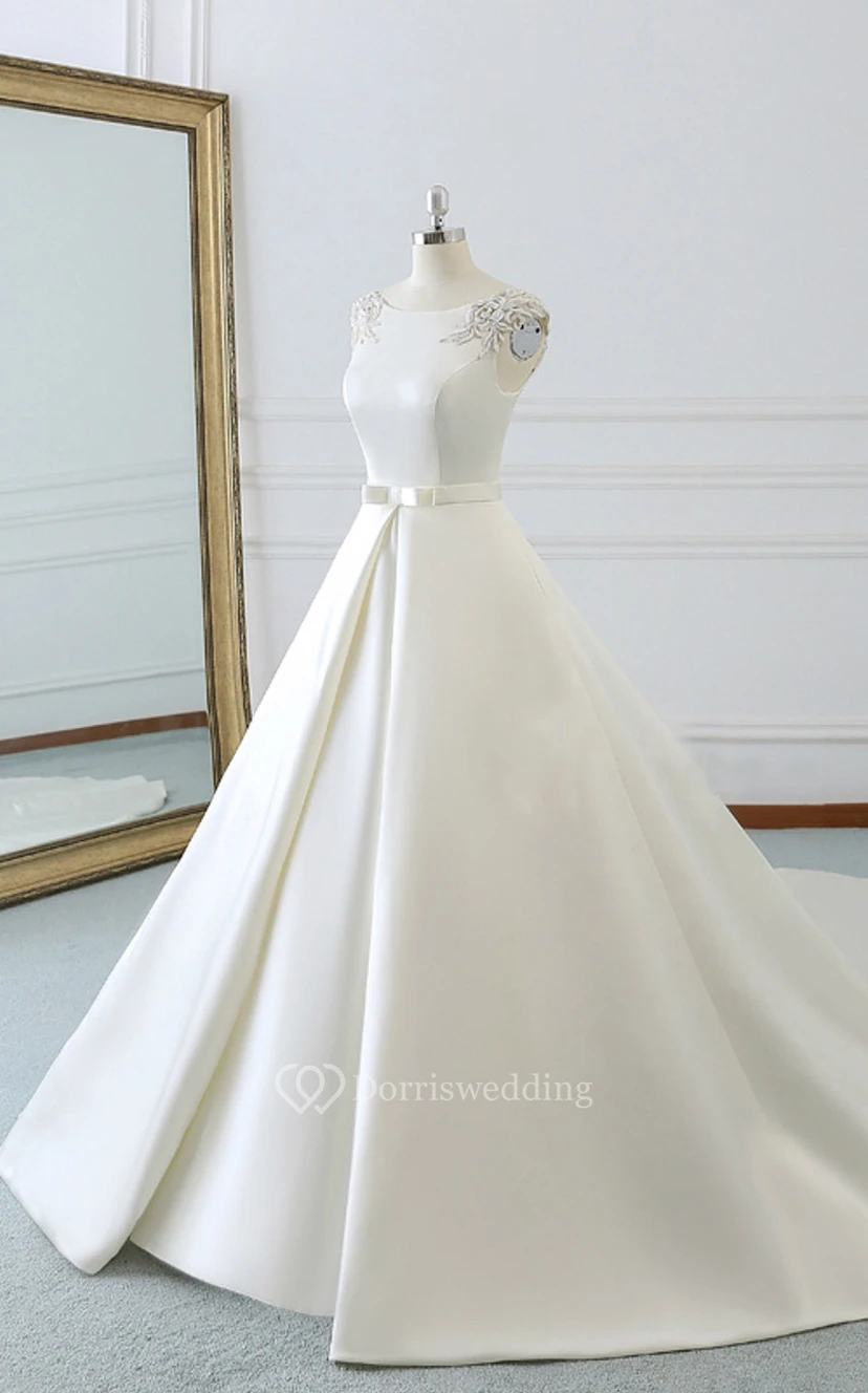 Elegantes, einfarbiges Ballkleid aus Satin im Prinzessinnenstil mit Perlenbesatz an Schulterklappen, Korsettrücken und Schleppe view 7