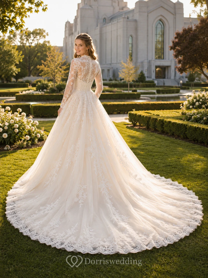 Robe de bal en tulle et dentelle à manches longues, style bateau, de luxe, pour une cérémonie de mariage de chapelle. view 2