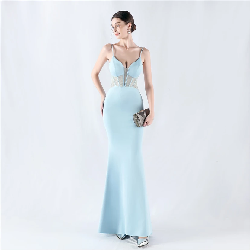 Gilet gainant en maille à motif diamant, robe de soirée sirène à bretelles fines et décolleté en V view 46