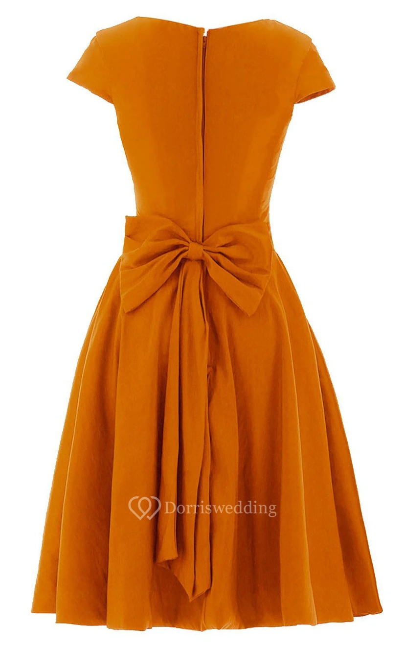 Kurzärmeliges, knielanges, plissiertes Chiffonkleid mit Schleife view 17