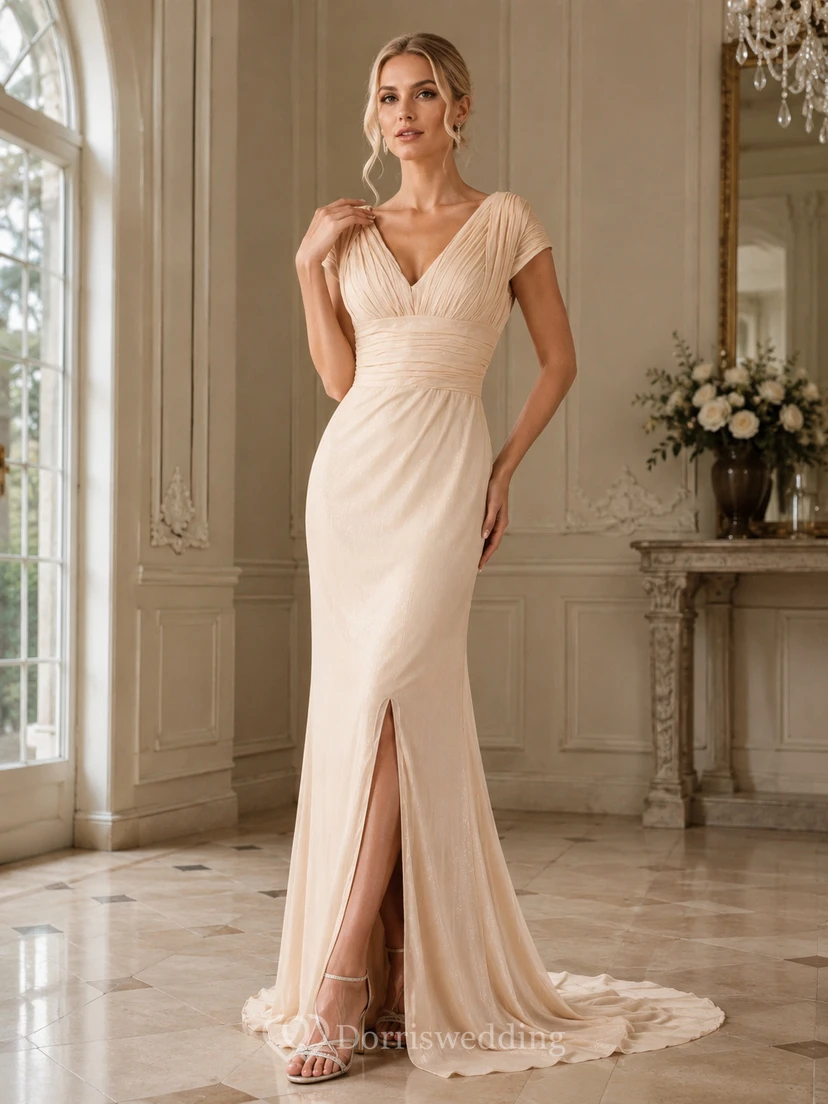 Robe sirène décolletée à manches cape, taille froncée et fente sur le devant