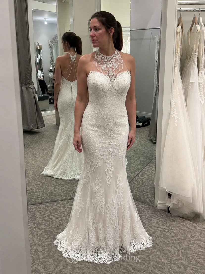Vestido de novia de sirena sin mangas con cuello alto, escote ilusión y apliques. view 6