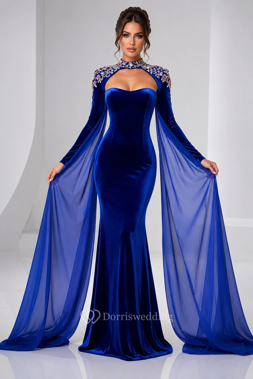 Robe de soirée sirène en velours bleu royal à col montant, manches cape transparentes et épaules ornées de perles