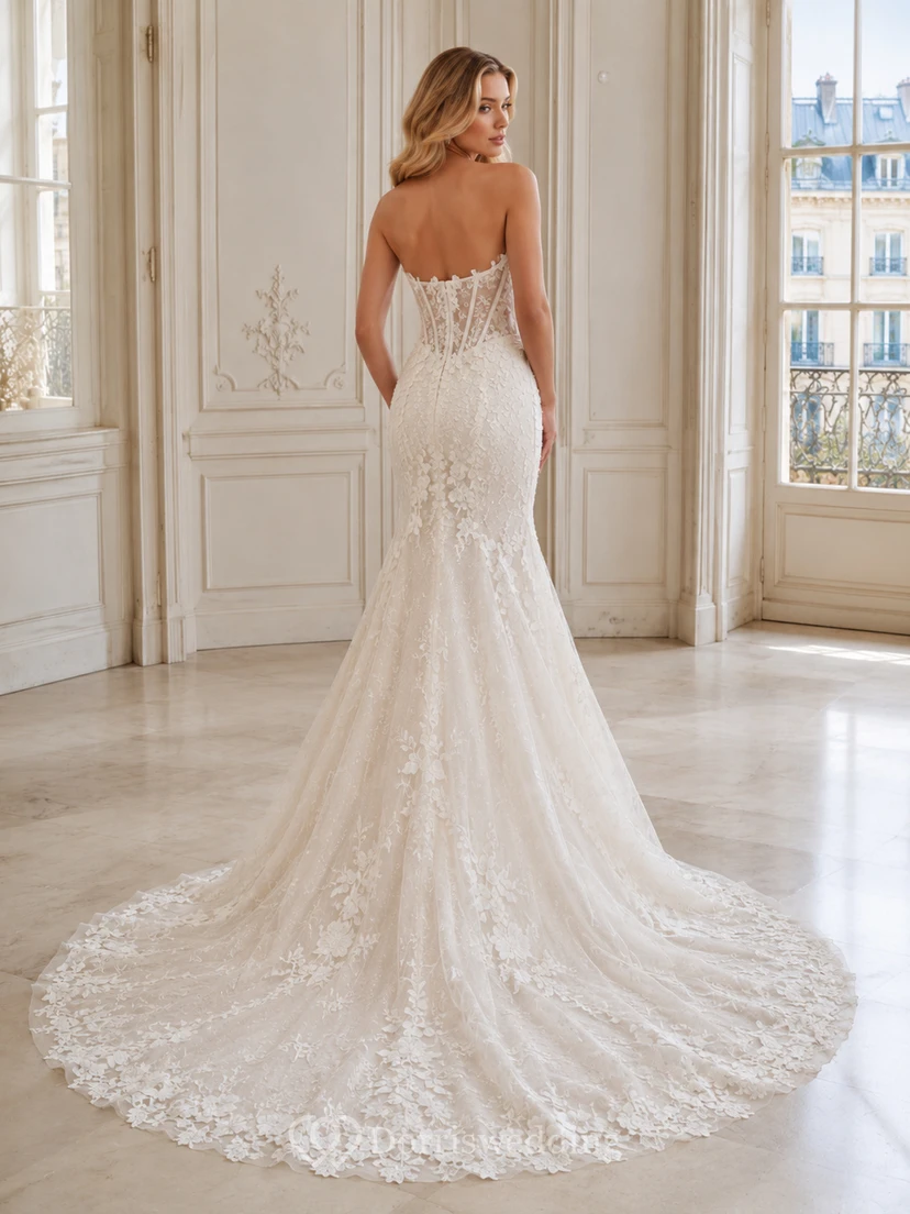 Sweetheart Brautkleid mit floraler Spitze, Meerjungfrauen-Schleppe und elegantem, skulpturalem Schnitt view 2