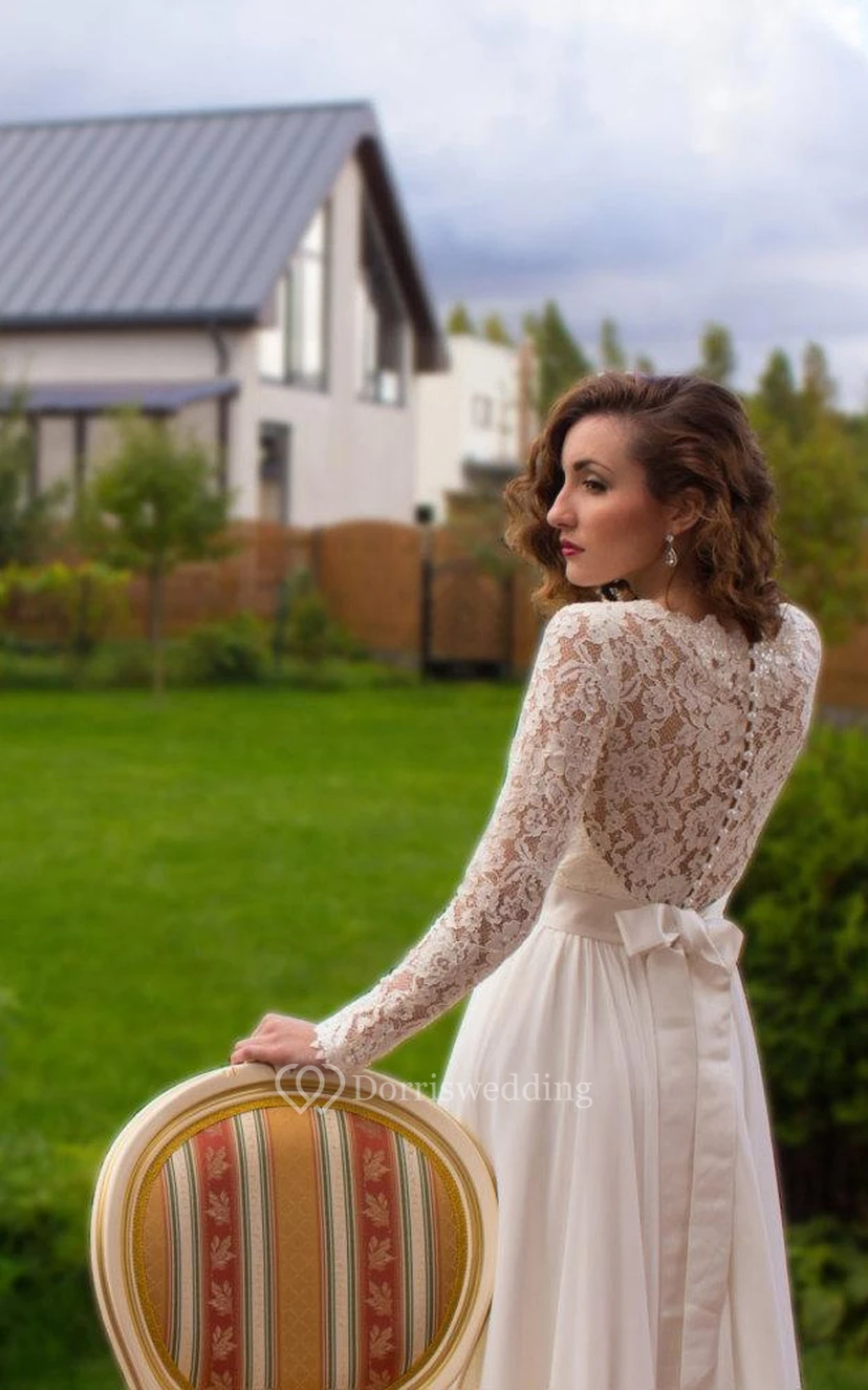 Vestido de novia de gasa, encaje y satén de manga larga view 2