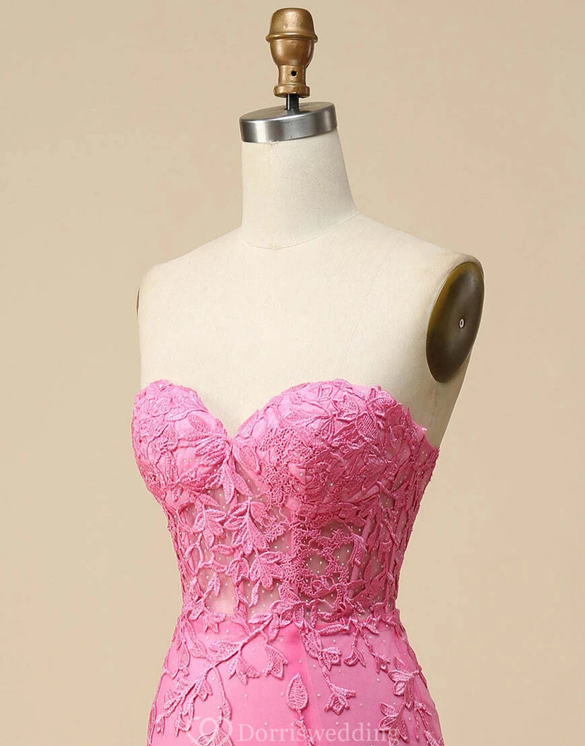 Vestido romántico de encaje rosa fucsia con superposición de tul. view 9
