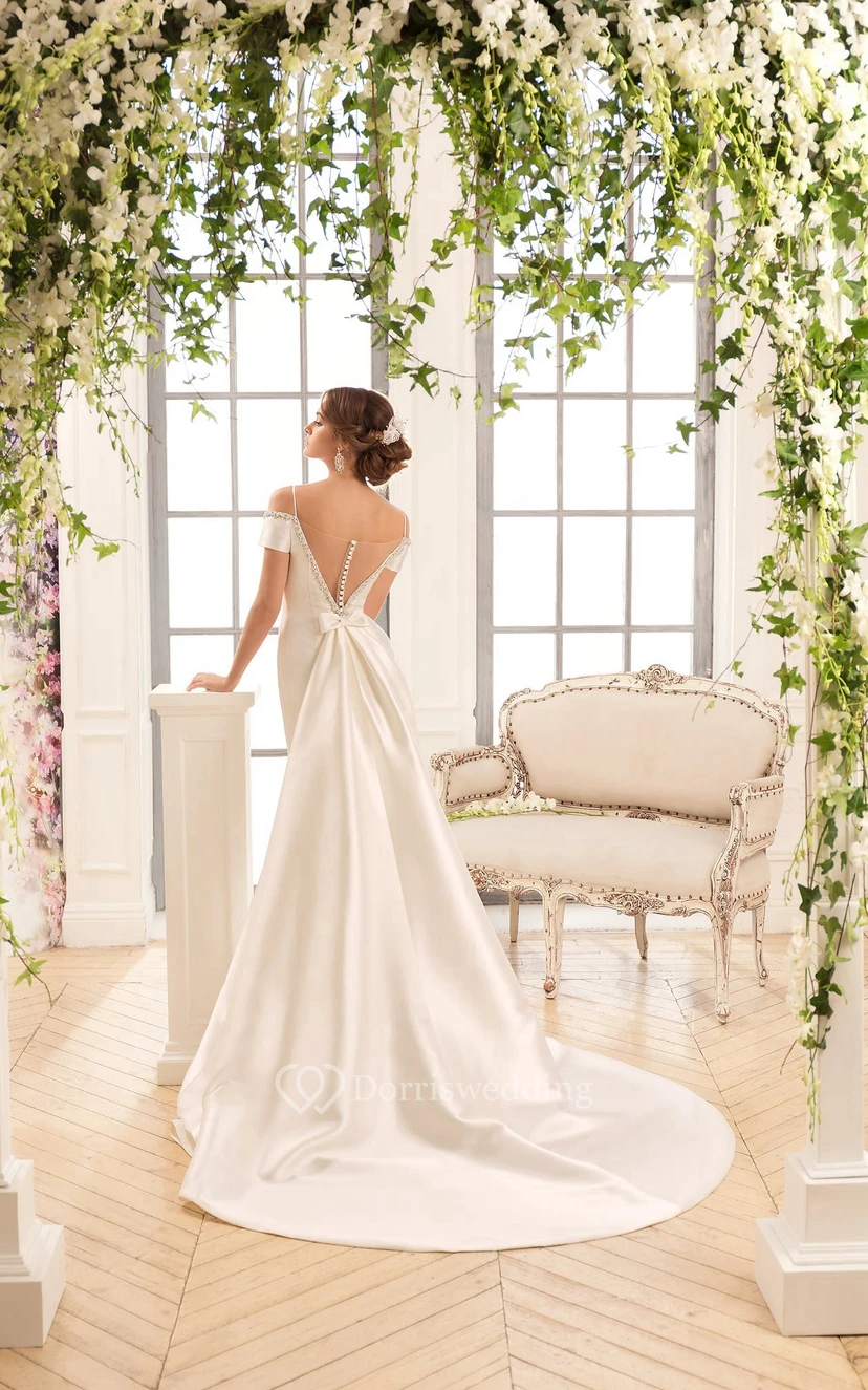 Robe sirène longue à fines bretelles en satin illusion, ornée de perles et d'un nœud. view 2