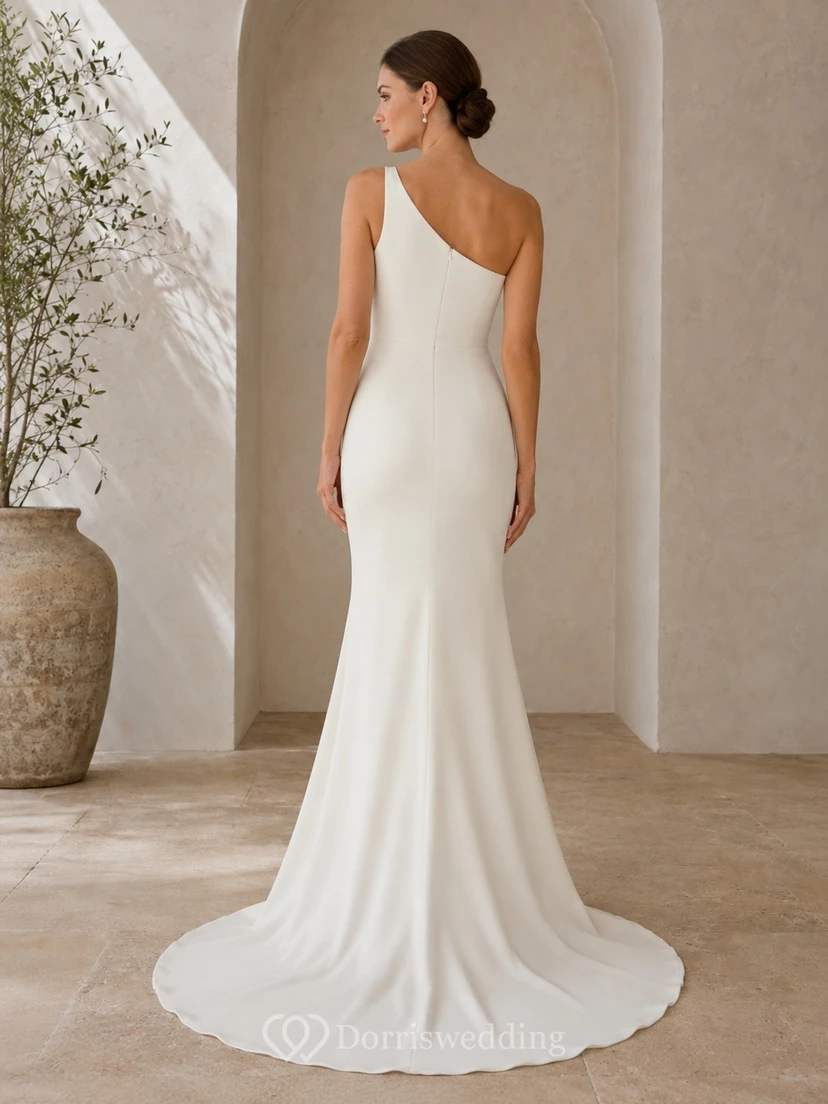 Vestido de novia sencillo de sirena con un solo hombro y cola asimétrica view 2