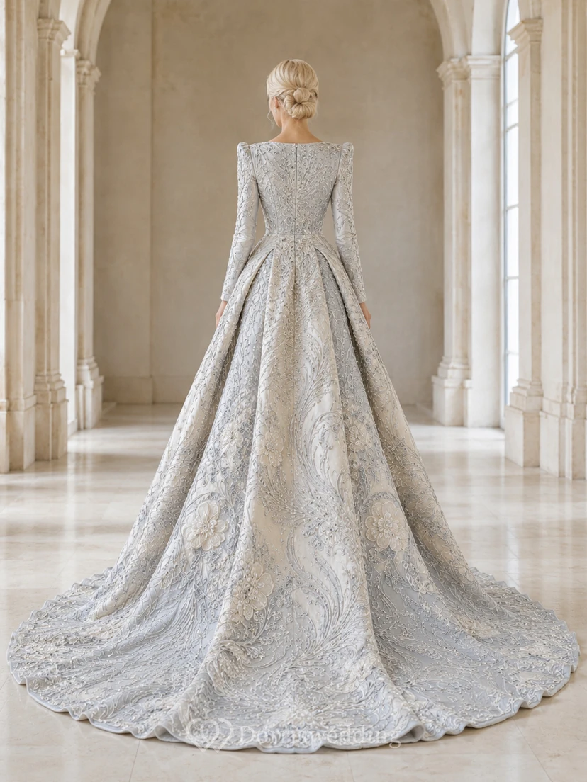 Robe de bal en taffetas brodé à manches longues et traîne chapelle plissée view 2
