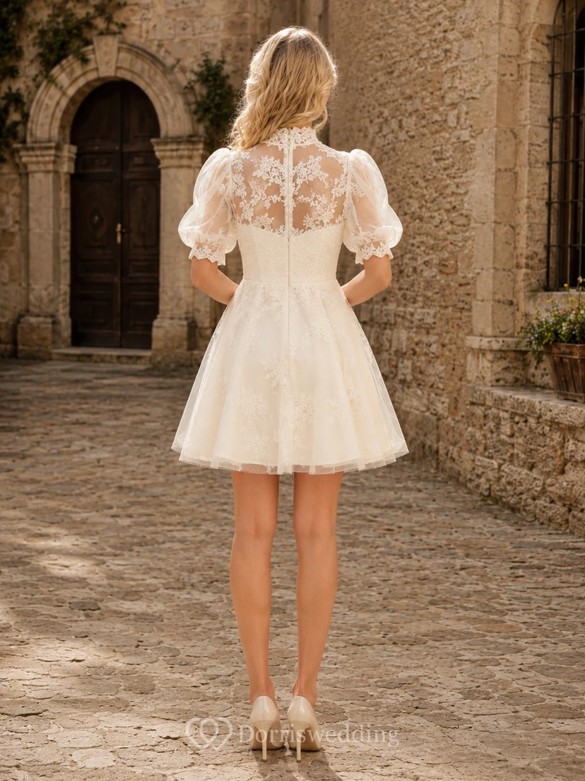 Robe de mariée courte trapèze à col montant et manches bouffantes en dentelle, idéale pour une fugue amoureuse view 2
