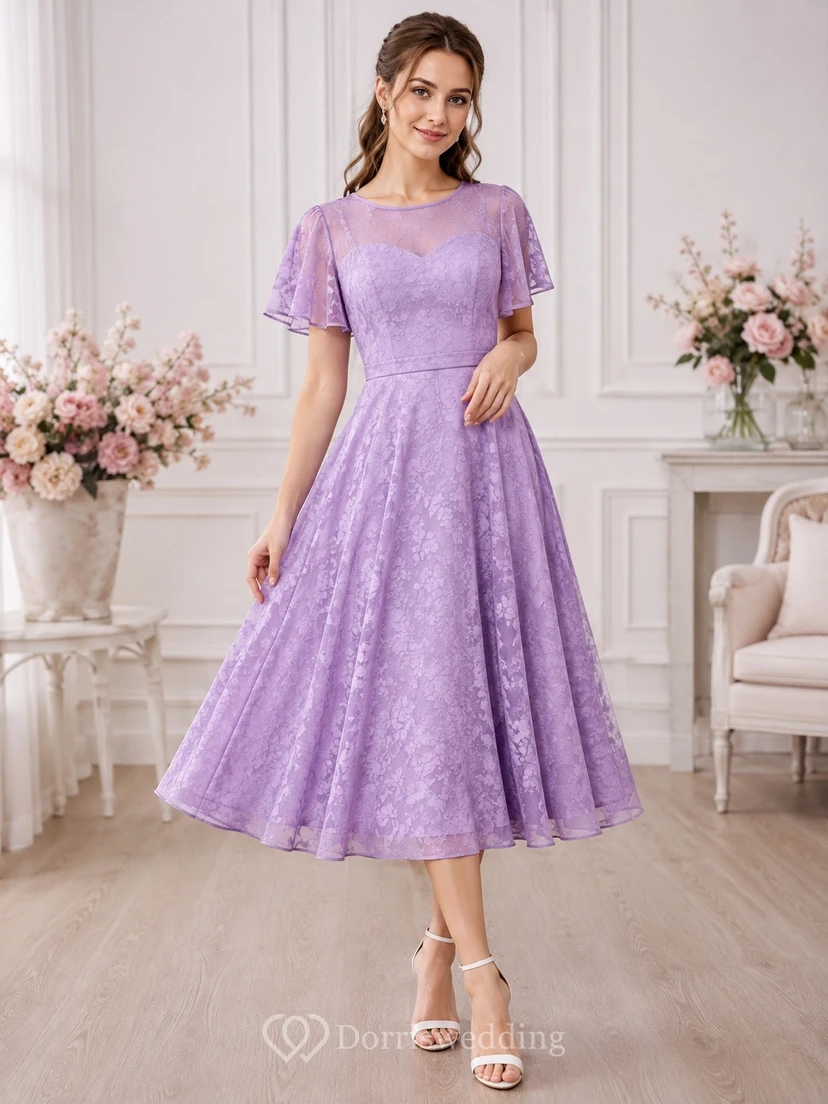 Teelanges, kurzärmeliges, lavendelfarbenes Spitzenkleid in A-Linie, elegant und formell