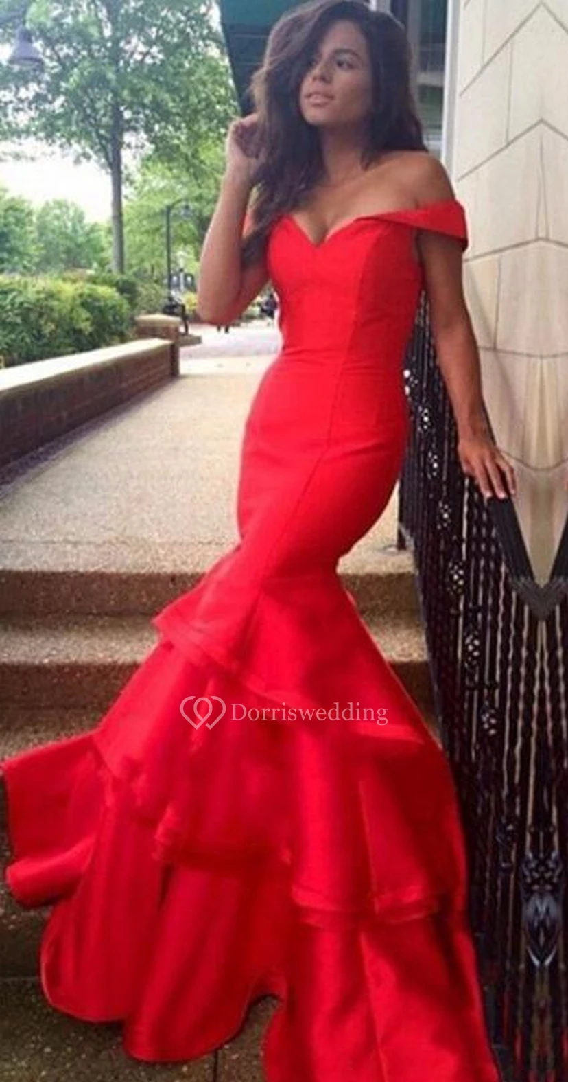 Vestido de fiesta sexy rojo estilo sirena con hombros descubiertos y volantes.