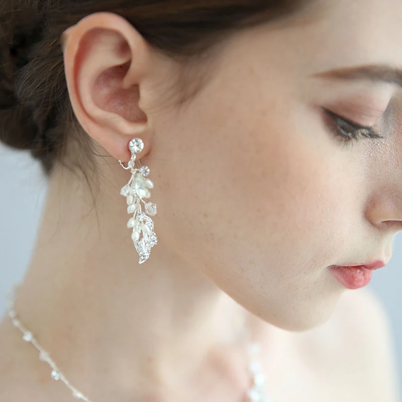 Western Style Classic Rhinestone Pearl Necklace and Earrings and Crown view 3