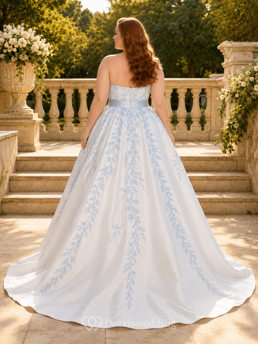 Hellblaues, klassisches, ärmelloses, romantisches Brautkleid aus Satin in Übergröße mit A-Linien-Ausschnitt und Herzausschnitt view 2