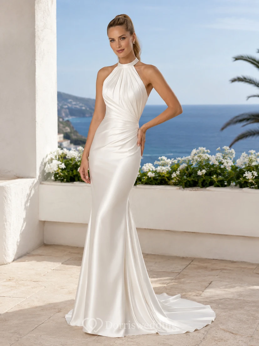 Robe de mariée sirène sexy en satin, dos nu et traîne, à bretelles et traîne.