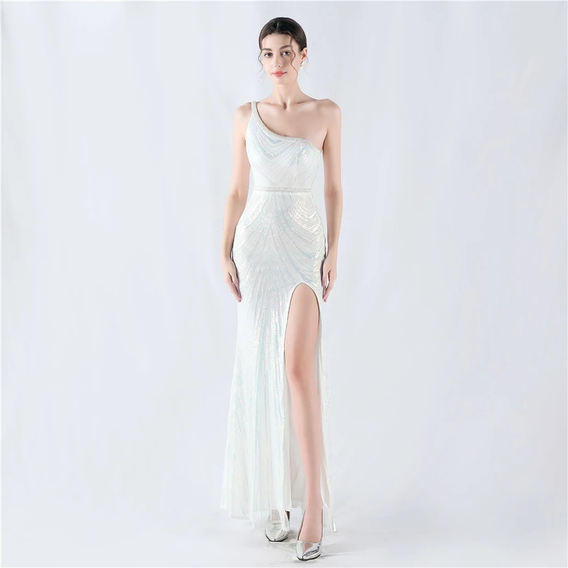 Vestido de noche asimétrico con escote alto y escote alto, adornado con cuentas florales y flores. view 71