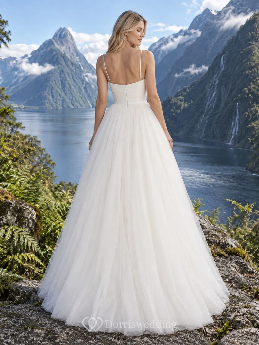 Einfaches, bodenlanges Brautkleid aus Spaghetti-Tüll in A-Linie mit Spaghettiträgern view 2