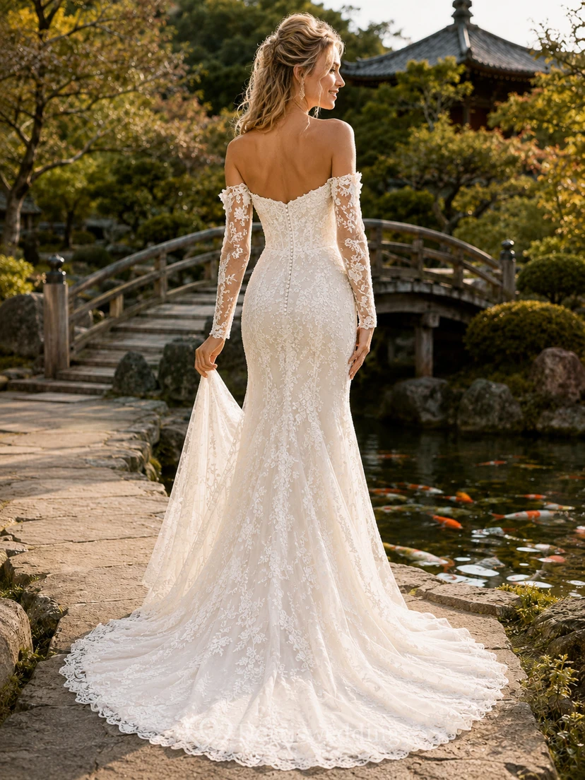 Robe de mariée sirène en dentelle, épaules dénudées, manches longues et traîne chapelle, style romantique, jardin. view 2