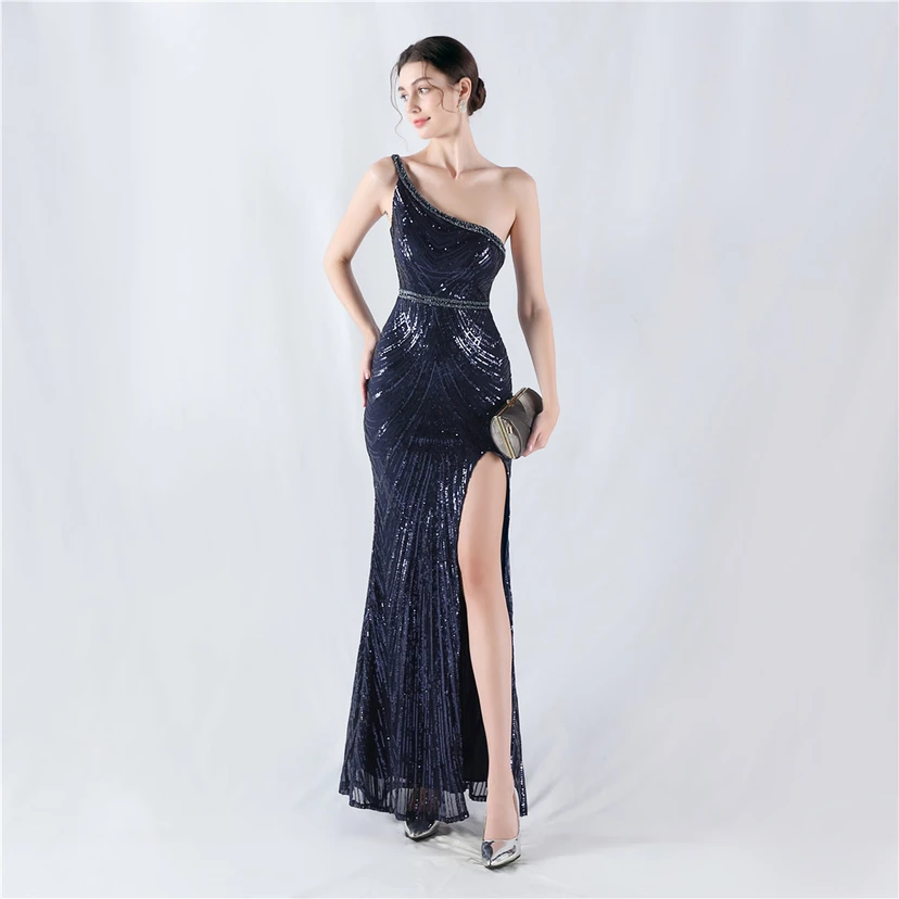 Vestido de noche asimétrico con escote alto y escote alto, adornado con cuentas florales y flores. view 36