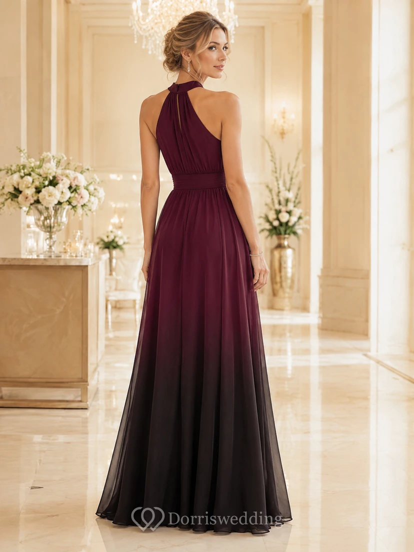 Robe d'invitée prune en mousseline ombrée à col halter et longueur au sol view 2