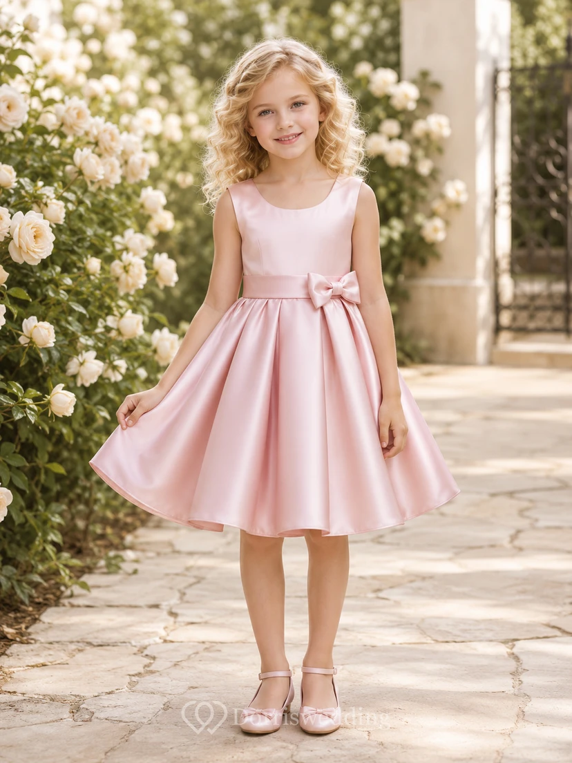 Perlmuttrosa, schlichtes, elegantes Prinzessinnenkleid in Knielänge, A-Linie, Satin, Rundhalsausschnitt, Schleife, Blumenmädchenkleid