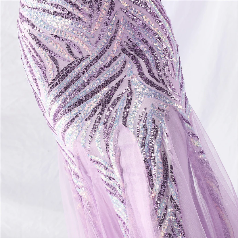 Schwer gearbeitetes, perlenbesetztes Abendkleid aus Netzgewebe mit superdichter Paillettenbesatz view 54