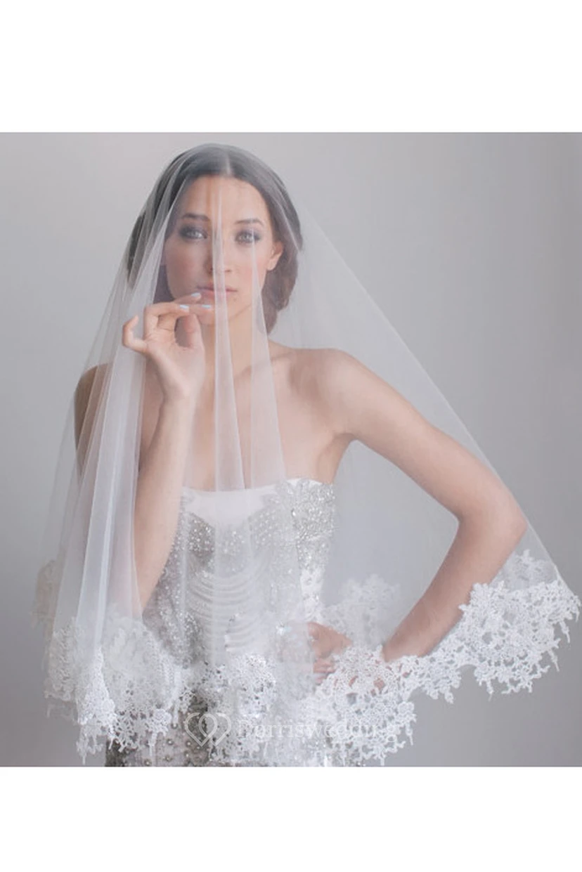 Retro Elbow Bridal Veil with Lace Applique view 2
