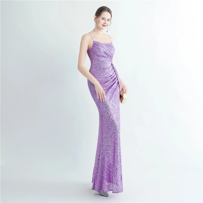 Robe de soirée longue à sequins haute densité, plissée, fendue sur le côté et à bretelles view 66