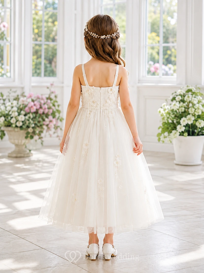 Robe de demoiselle d'honneur en dentelle ivoire et tulle, coupe trapèze, fines bretelles, longueur thé view 2