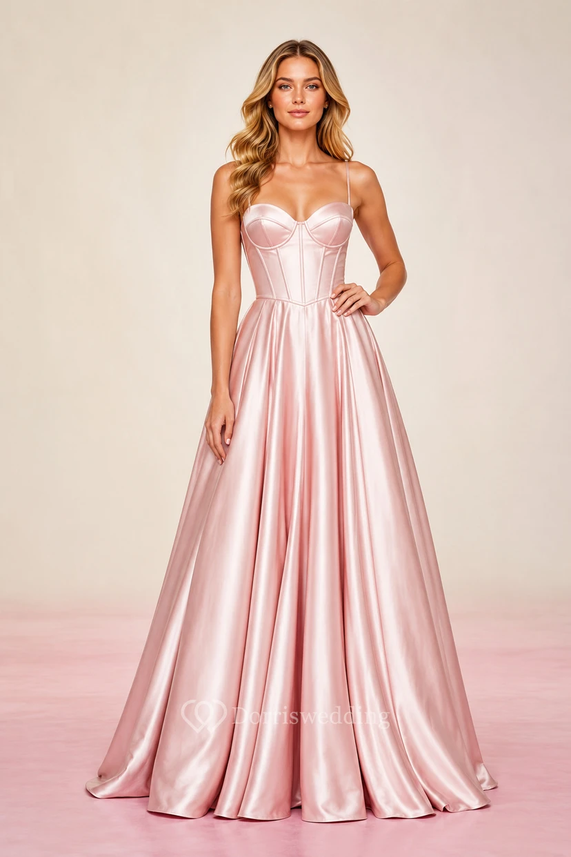 Zartrosa, trägerloses Ballkleid aus Satin mit herzförmigem Oberteil