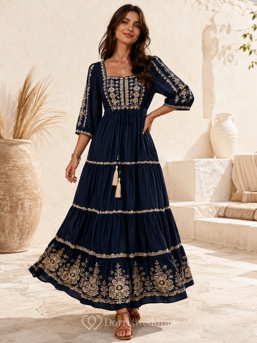 Dunkelblaues, besticktes Stufenkleid im Vintage-Boho-Stil mit eckigem Ausschnitt, Glockenärmeln und Bohème-Stil