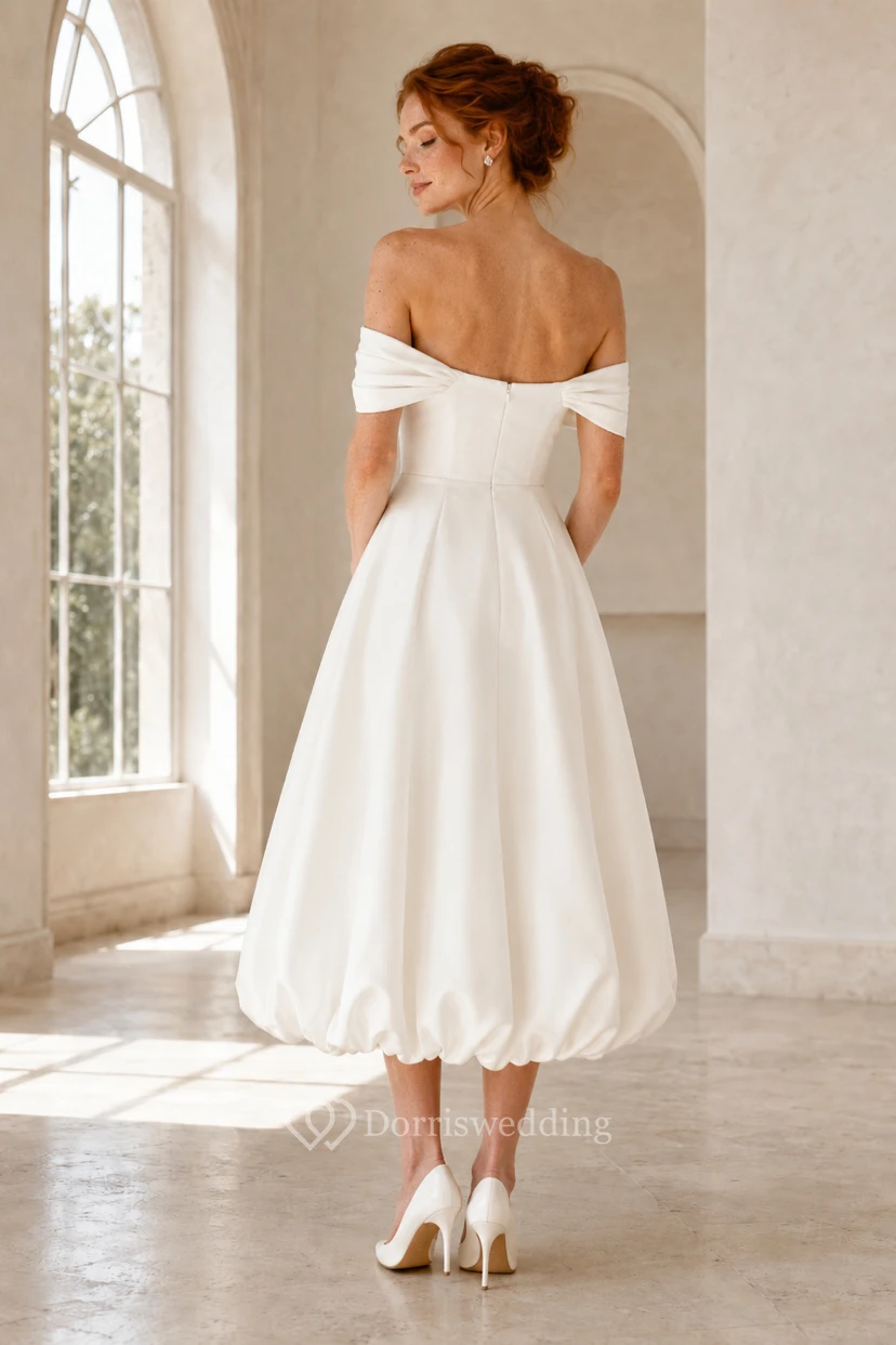 Robe de mariée en satin mi-longue à épaules dénudées view 2