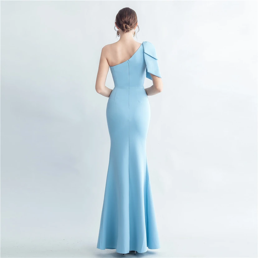 Elegantes Abendkleid aus Spitze mit Strassbesatz, Perlenverzierungen, schräger Schulterpartie, römischem Kragen und Seitenschlitz view 23