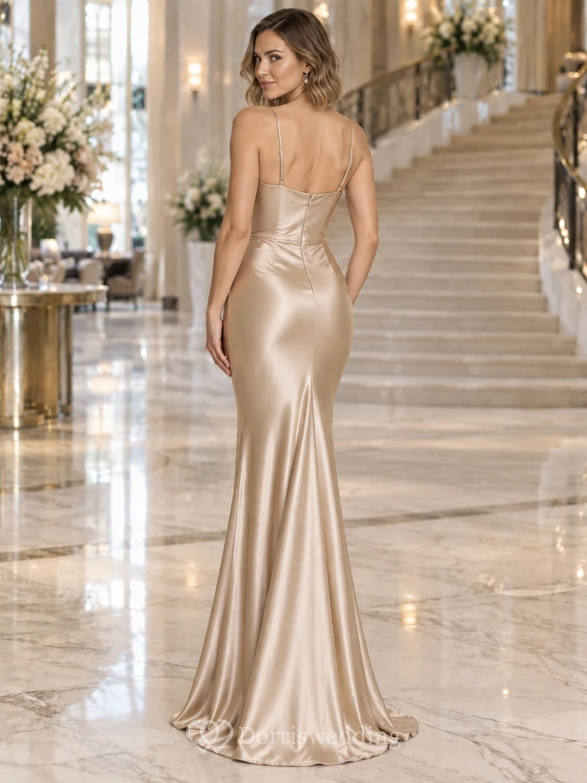 Vestido de invitada de boda sencillo, color champán, corte recto, escote drapeado, tirantes finos, sin mangas, de satén, con falda acampanada y largo hasta el suelo. view 2