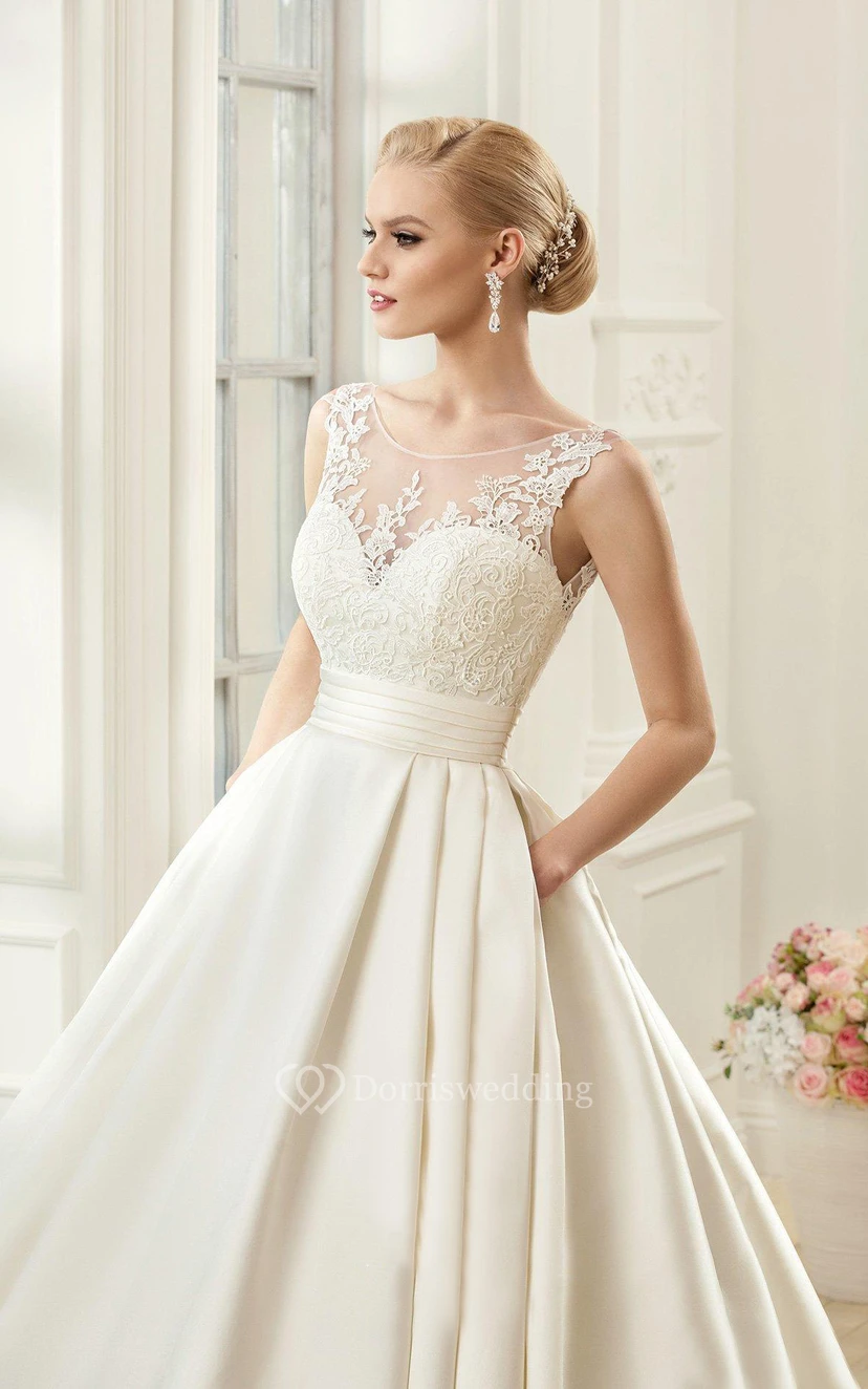 A-Linien-Brautkleid mit Mini-Schmuckapplikationen, Glockenmuster, Schleppe, rückenfreiem Design, Knöpfen und Spitze view 2
