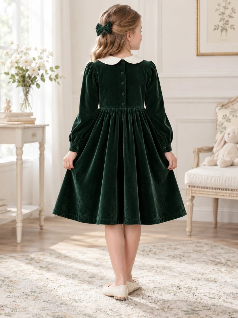 Robe de demoiselle d'honneur modeste, vert foncé, manches longues, longueur genou, couleur crème, boutonnière évasée.