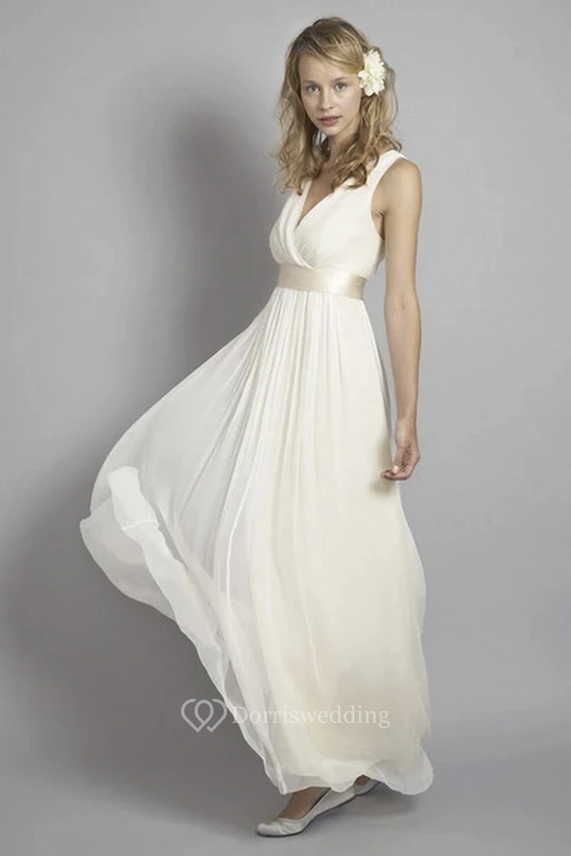 Ärmelloses Empire-Brautkleid aus Chiffon mit gekreuzten Trägern und tiefem V-Ausschnitt am Rücken view 3