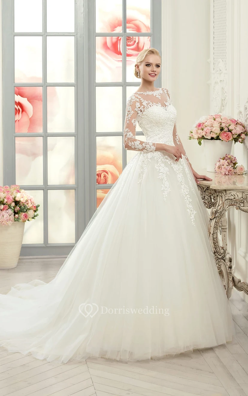 Vestido de gala largo hasta el suelo, estilo barco, de tul ilusión con encaje y apliques.