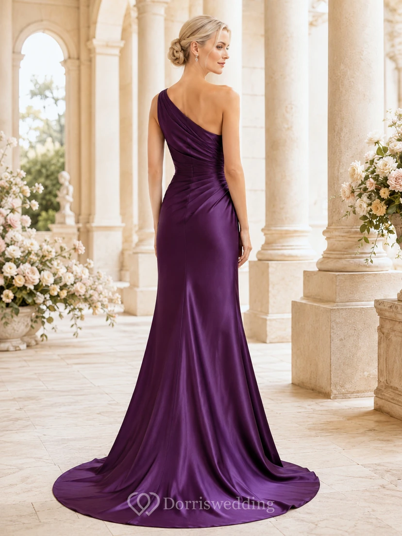 Robe de mariée en satin à une épaule, drapée sur le côté, avec traîne, couleur raisin view 2
