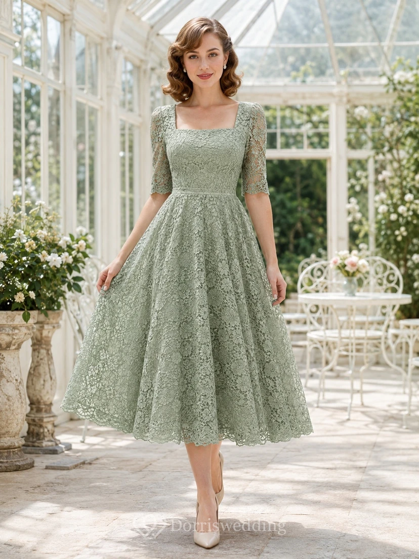 Vestido de jardín vintage color verde salvia con cuello cuadrado, manga corta y encaje, corte en A, largo hasta la rodilla.