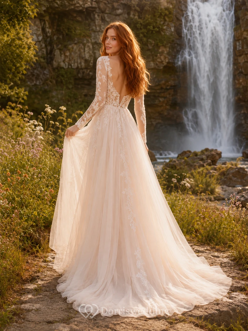 Abendkleid mit tiefem V-Ausschnitt, langen Ärmeln und Wasserfallkante aus Spitze view 2