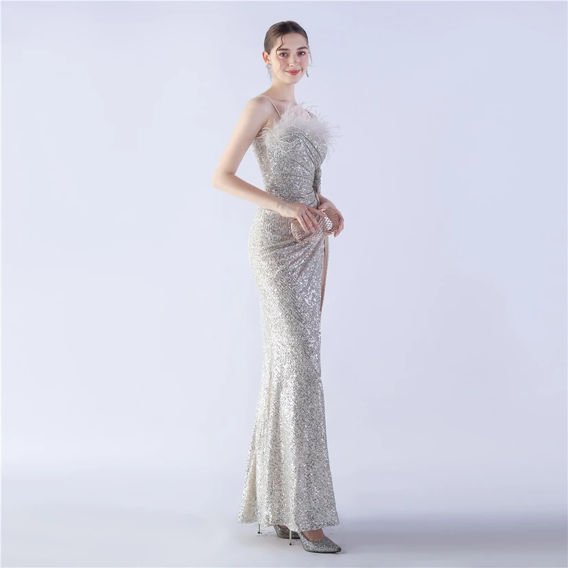Vestido de noche de alta gama para bodas, con flores y detalles de plumas de avestruz. view 40