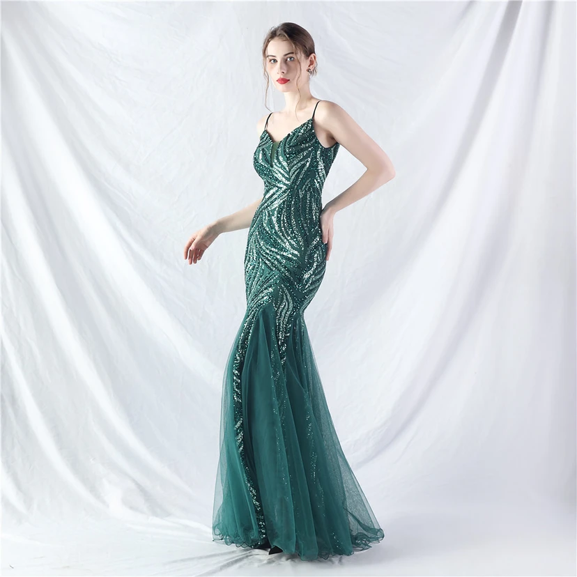 Paillettenbesetztes Abendkleid aus Netzstoff und Trägern view 11