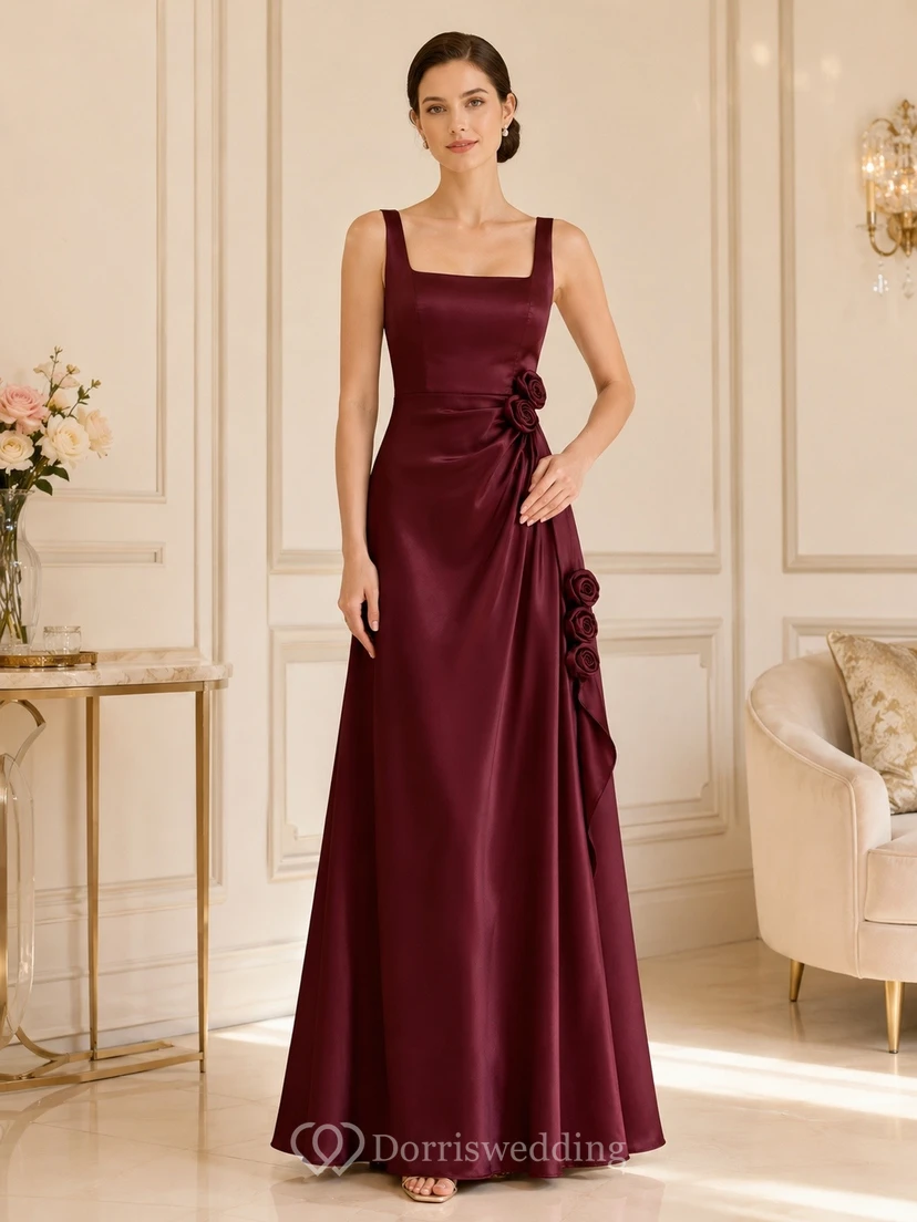 Robe de soirée fourreau en satin bordeaux à fines bretelles froncées