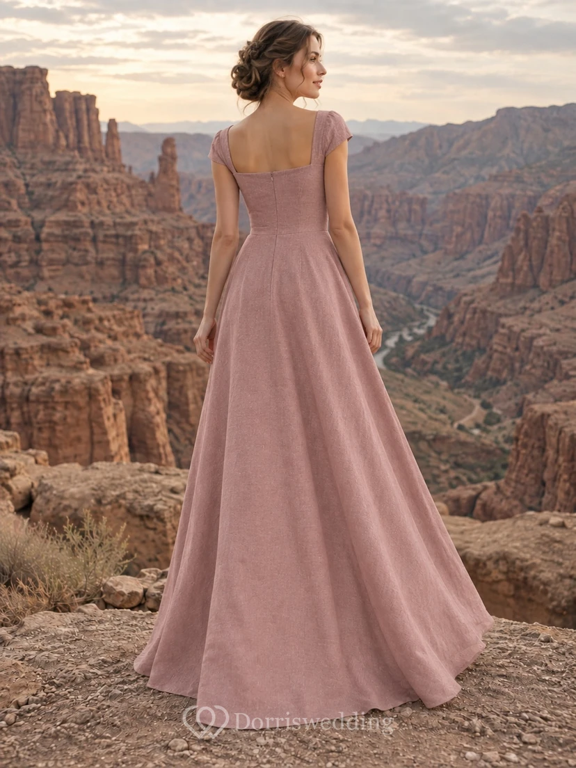 Vestido de novia sencillo de corte A con cuello cuadrado y mangas cortas en color rosa empolvado view 2