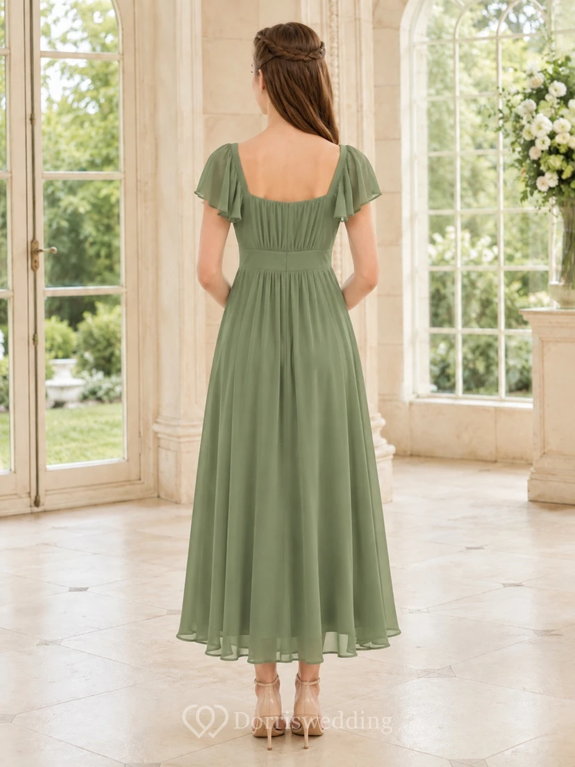 Vestido de dama de honor juvenil verde albahaca, corte en A, largo hasta la rodilla, manga corta cuadrada, estilo romántico formal con volantes. view 2