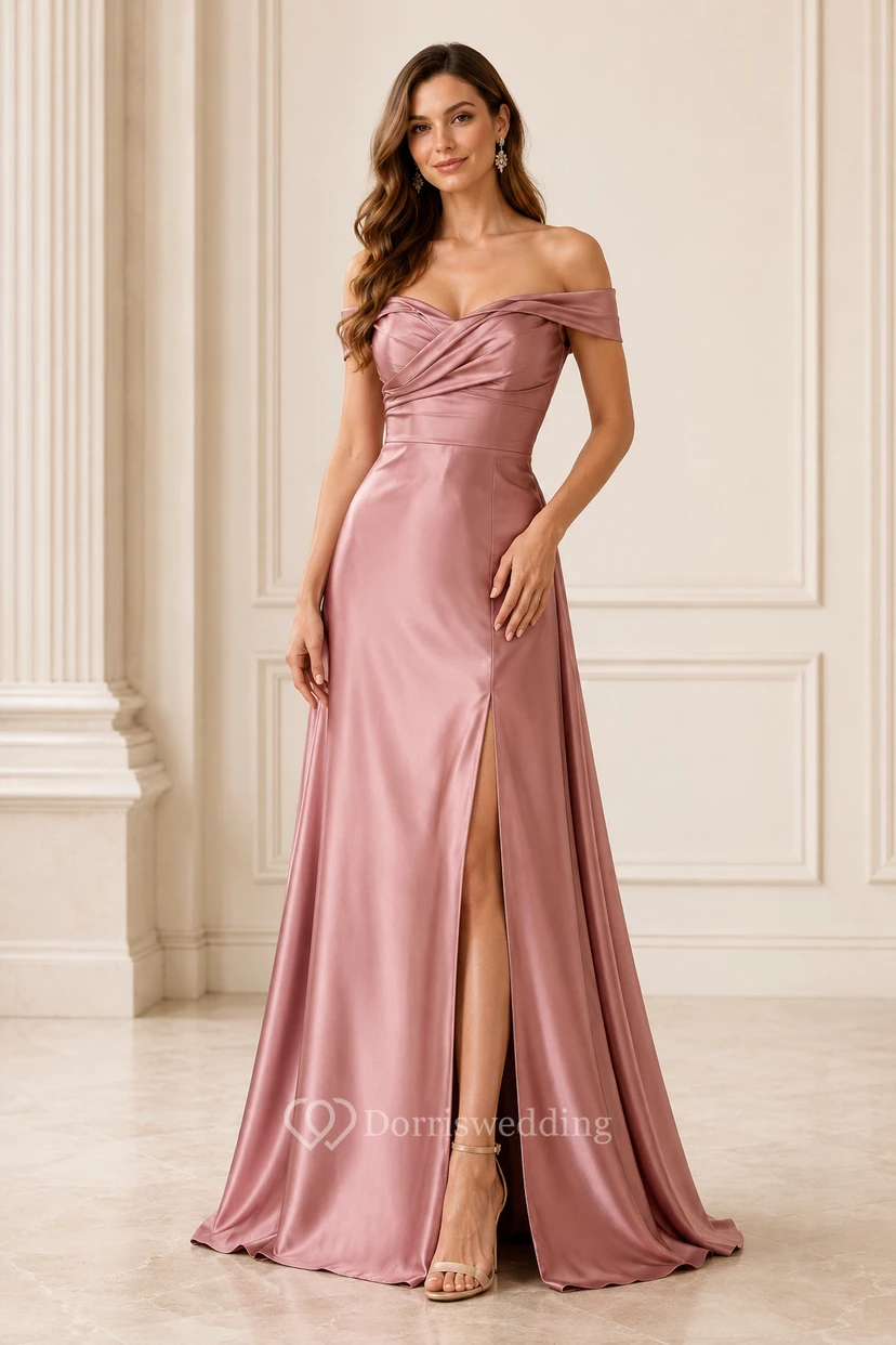 Abendliches, schulterfreies A-Linien-Kleid aus altrosafarbenem Satin mit hohem Schlitz und freiem Rückenausschnitt