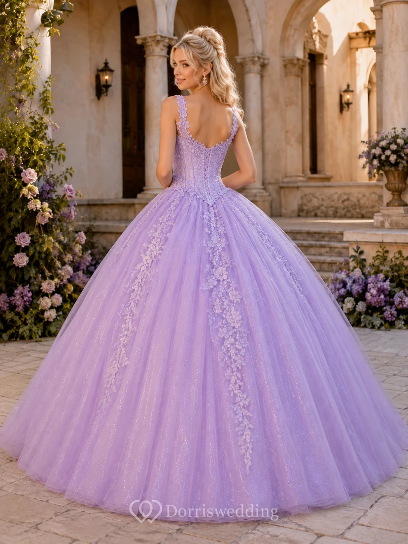 Robe de bal de princesse lavande à bretelles romantiques, décolleté cœur et dentelle festonnée, idéale pour une quinceañera. view 2