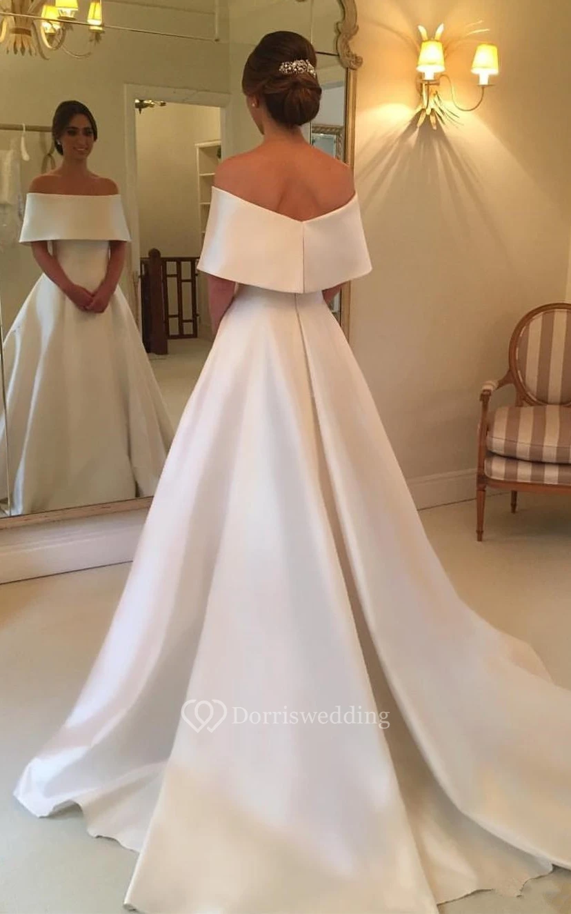 Schlichte A-Linien-Hochzeitskleider aus Satin mit Hofschleppe und Raffungen view 2